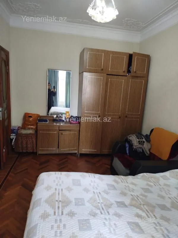 Satılır 4 otaqlı köhnə tikili 95 m²