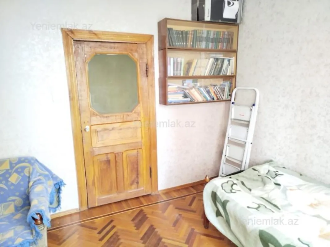 Satılır 4 otaqlı köhnə tikili 95 m²