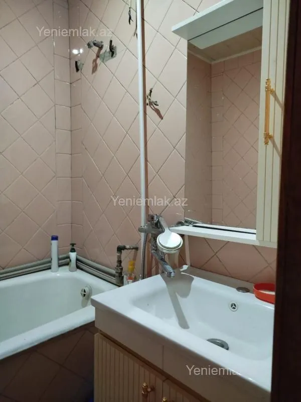 Satılır 4 otaqlı köhnə tikili 95 m²
