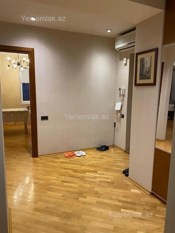 Satılır 3 otaqlı köhnə tikili 100 m²