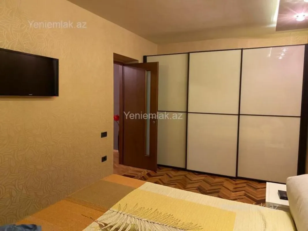 Satılır 3 otaqlı köhnə tikili 100 m²