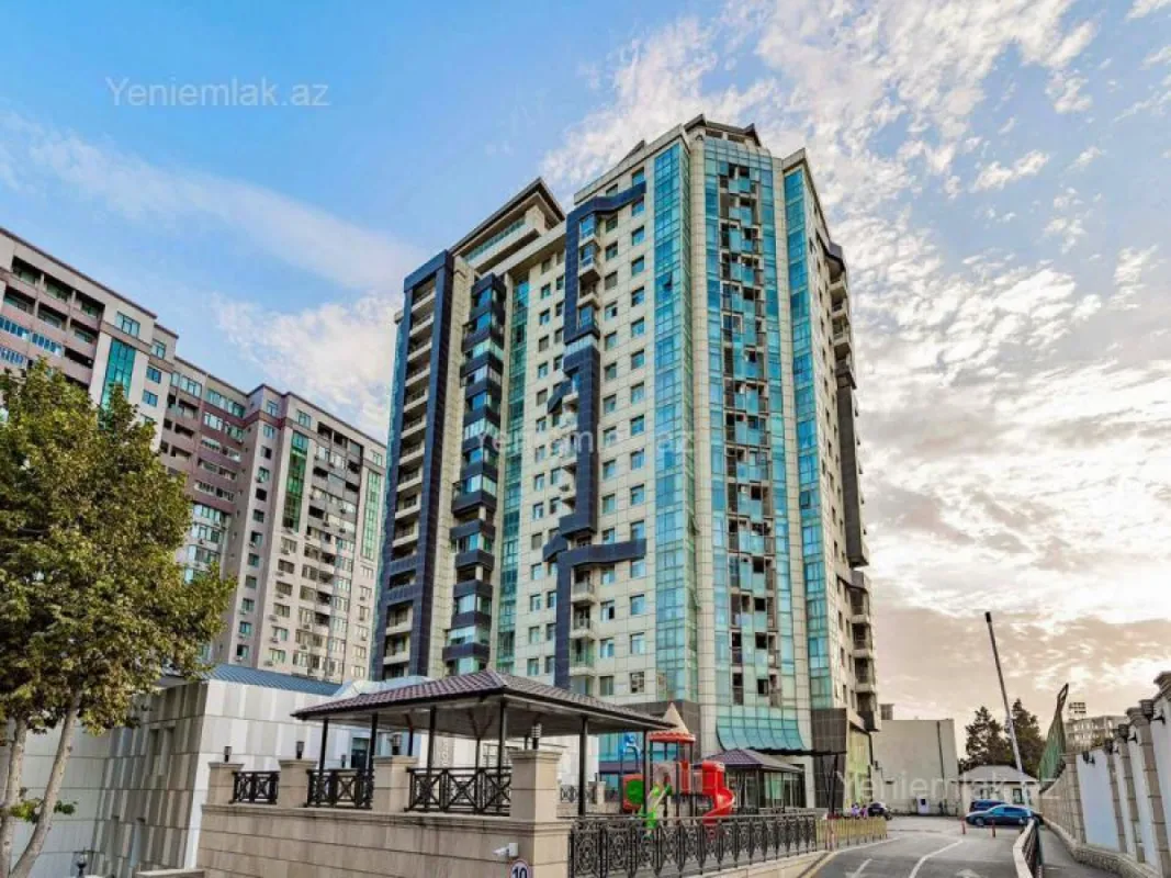 Satılır 3 otaqlı yeni tikili 135 m²