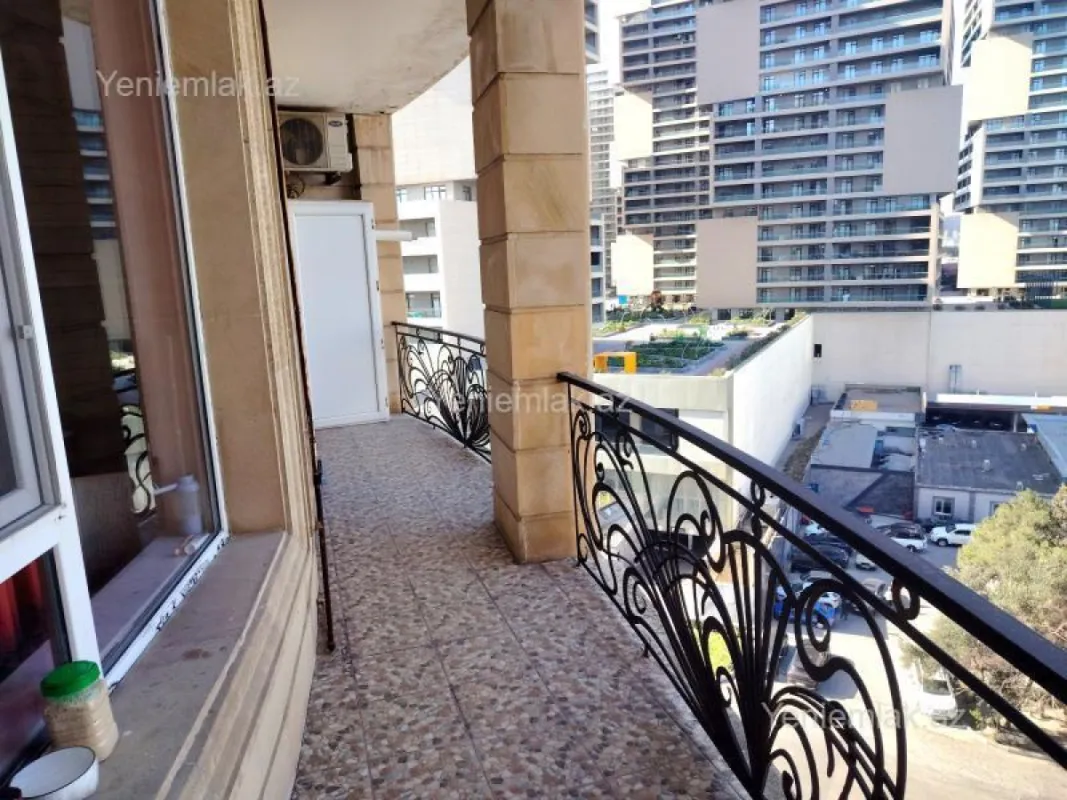 Satılır 3 otaqlı yeni tikili 155 m²