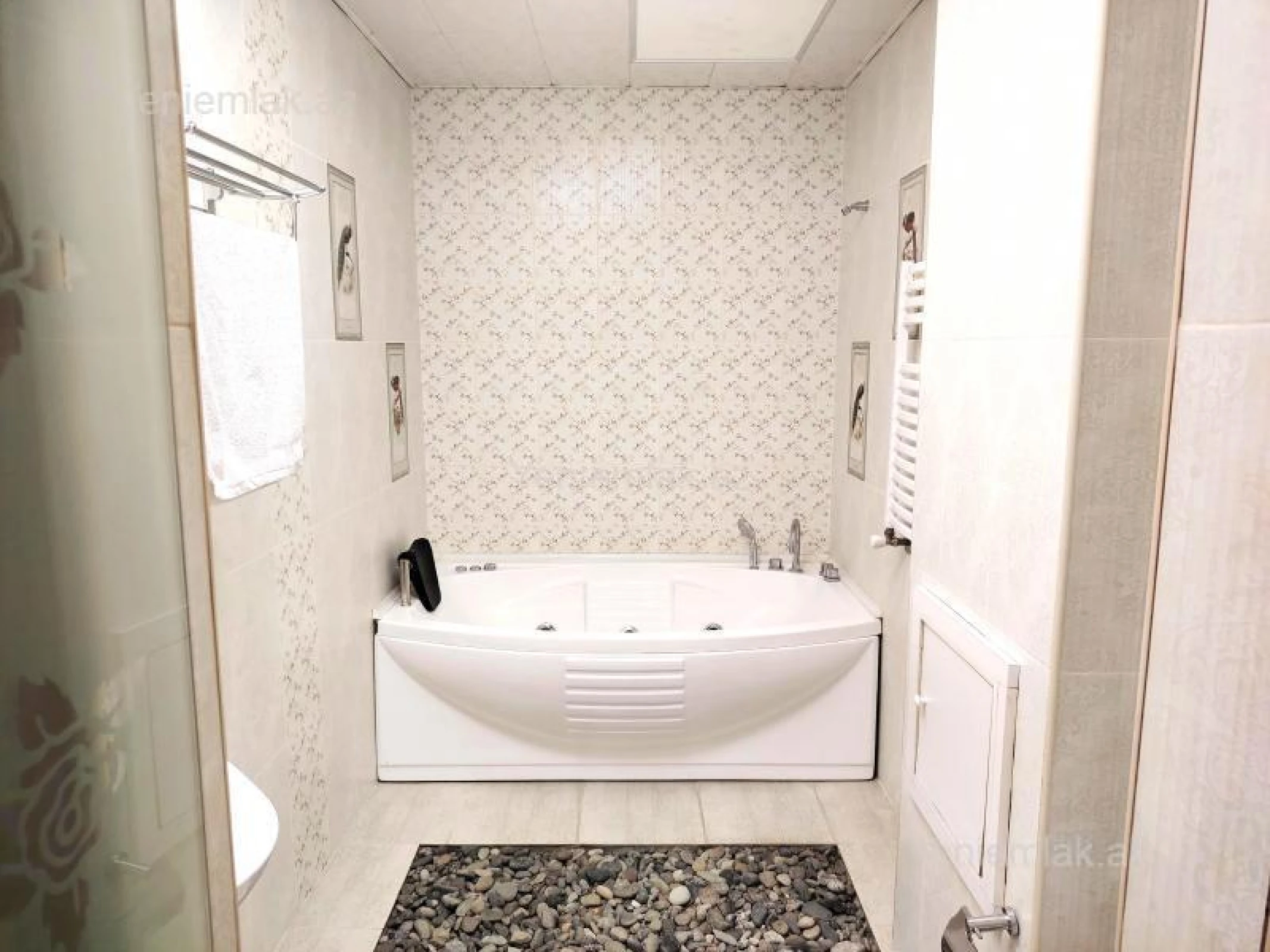 Satılır 3 otaqlı yeni tikili 155 m²