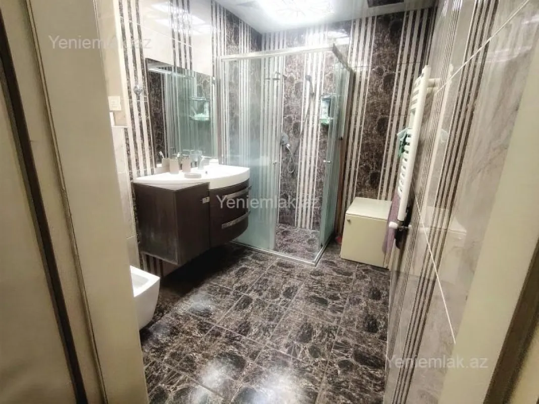 Satılır 3 otaqlı yeni tikili 155 m²