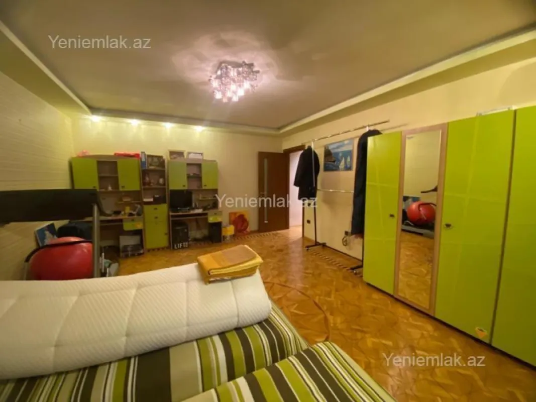 Satılır 3 otaqlı köhnə tikili 110 m²