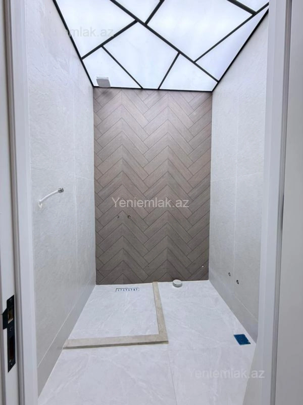 Satılır 2 otaqlı yeni tikili 60 m²