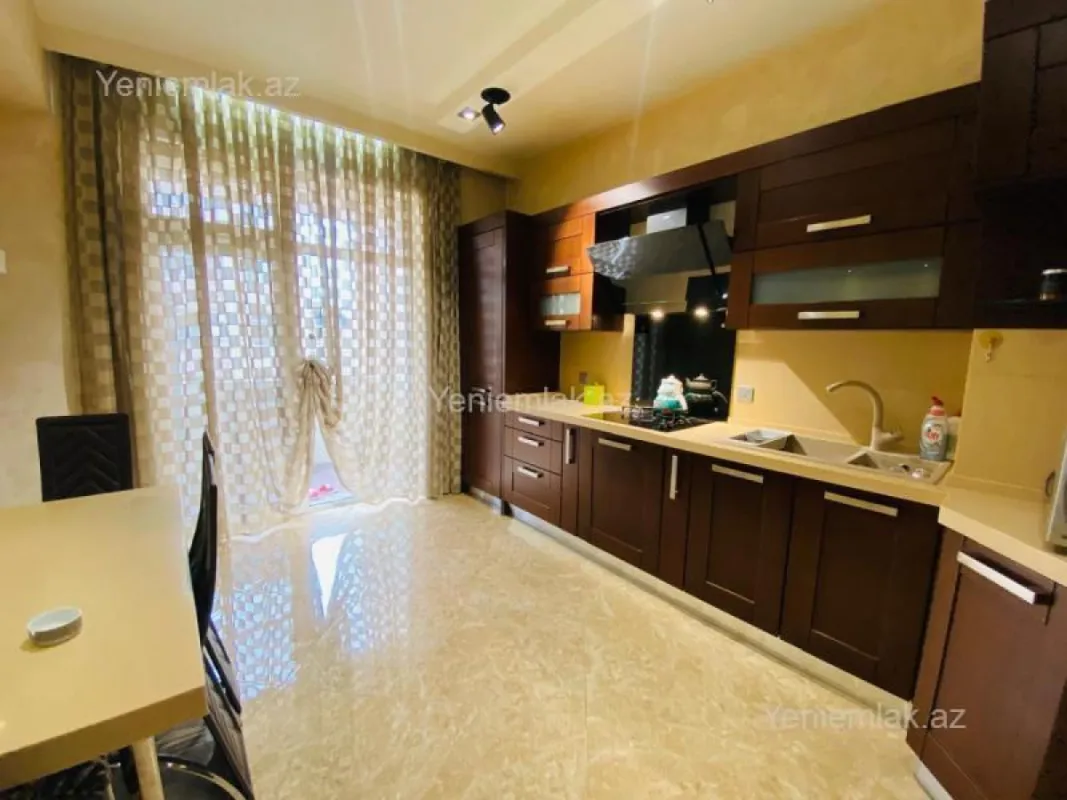 Satılır 3 otaqlı yeni tikili 115 m²