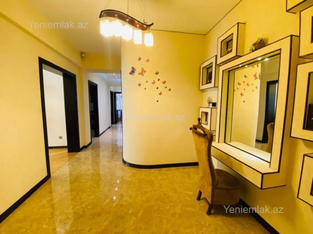 Satılır 3 otaqlı yeni tikili 115 m²