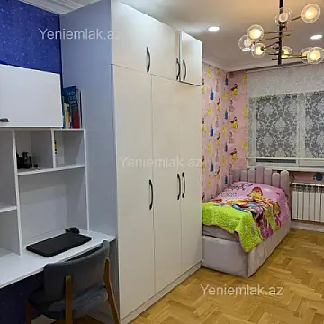 Satılır 3 otaqlı köhnə tikili 100 m²