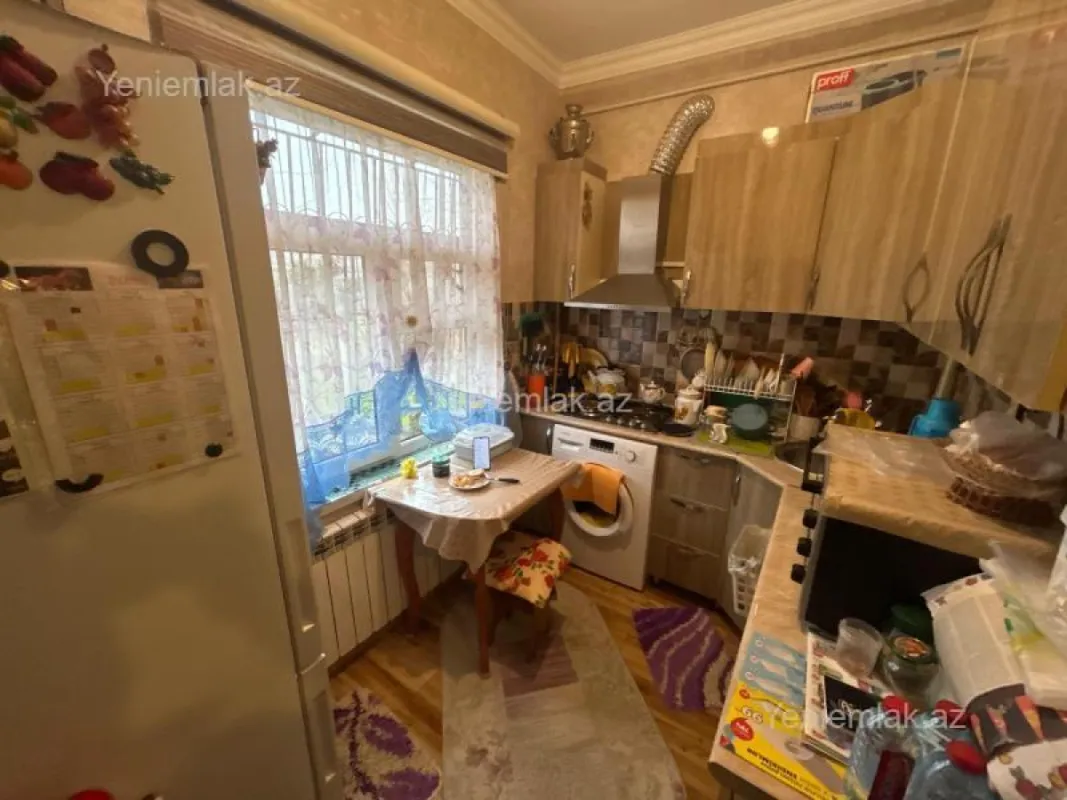 Satılır 2 otaqlı köhnə tikili 60 m²