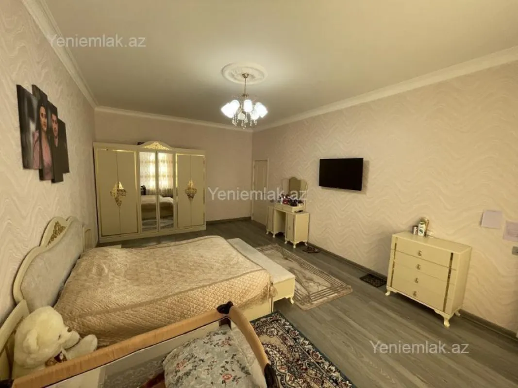 Satılır 6 otaqlı həyət evi 180 m²