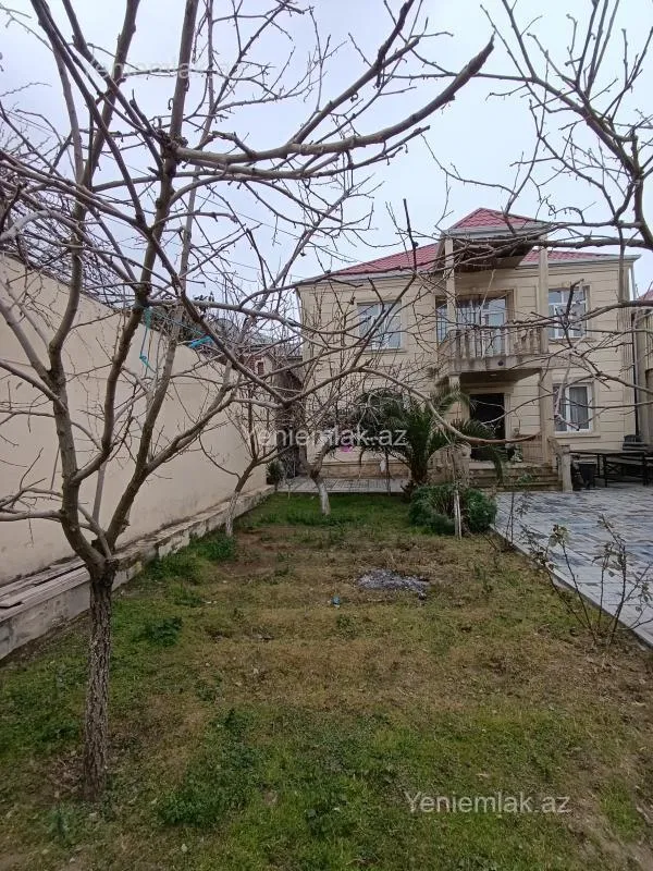 Satılır 7 otaqlı həyət evi 240 m²