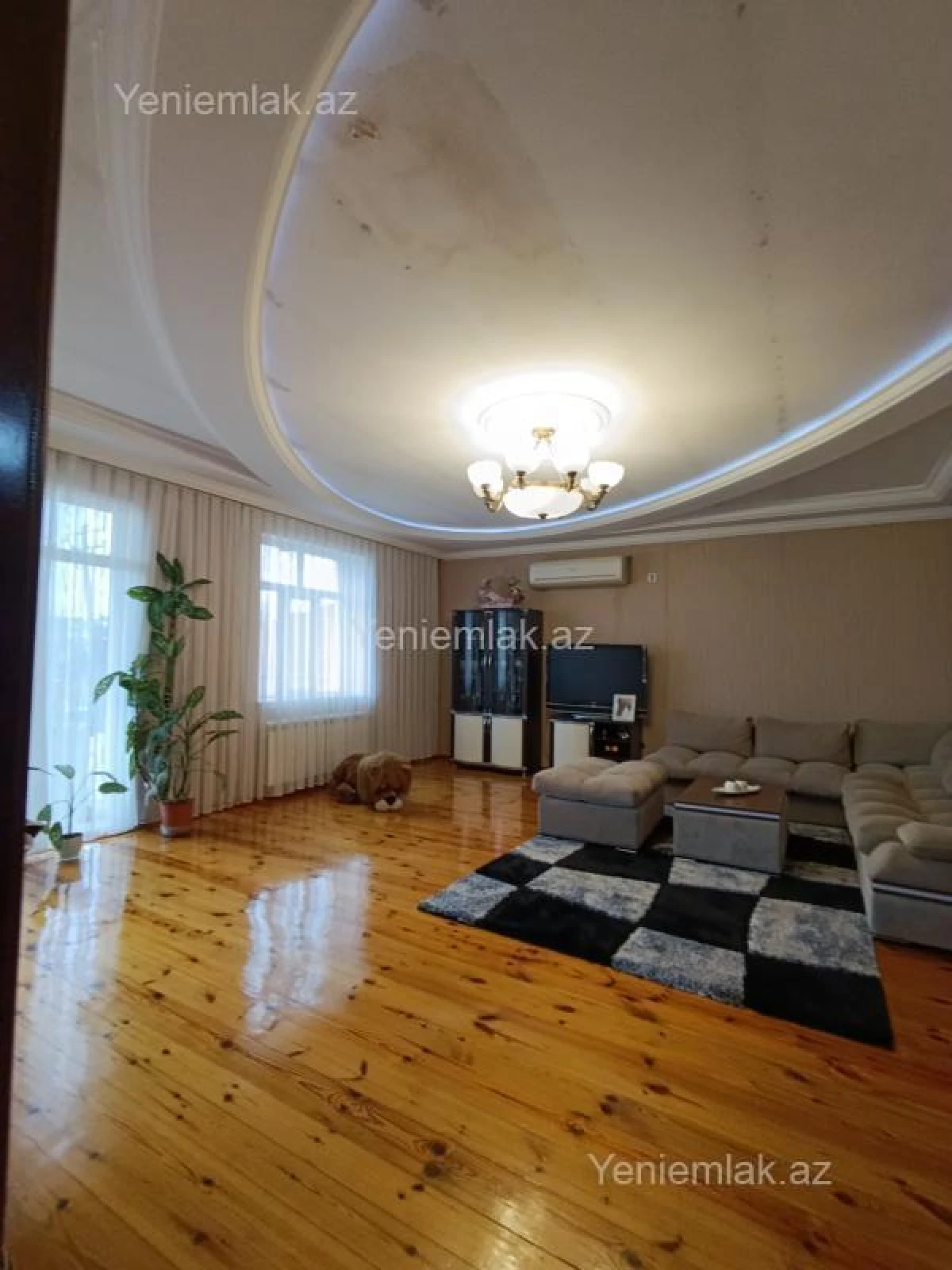 Satılır 7 otaqlı həyət evi 240 m²