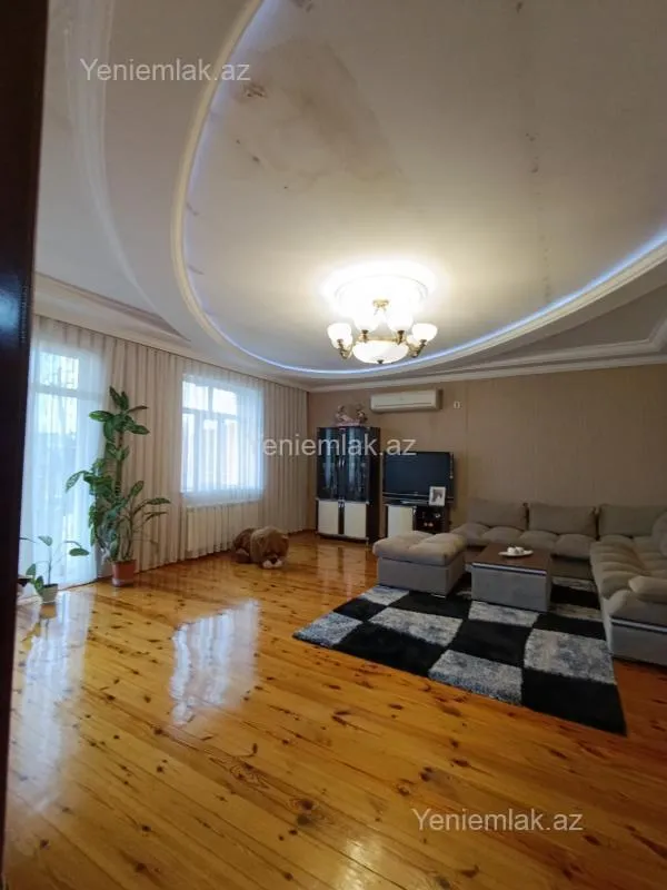 Satılır 7 otaqlı həyət evi 240 m²