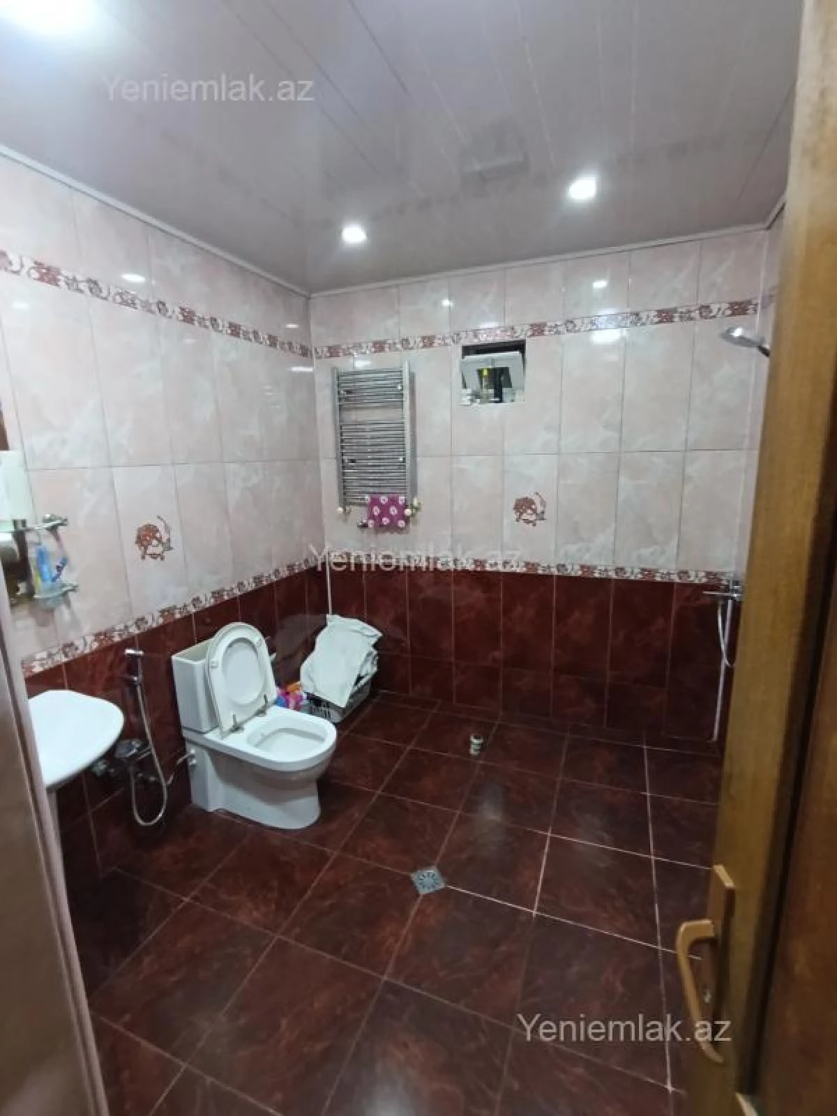 Satılır 7 otaqlı həyət evi 240 m²