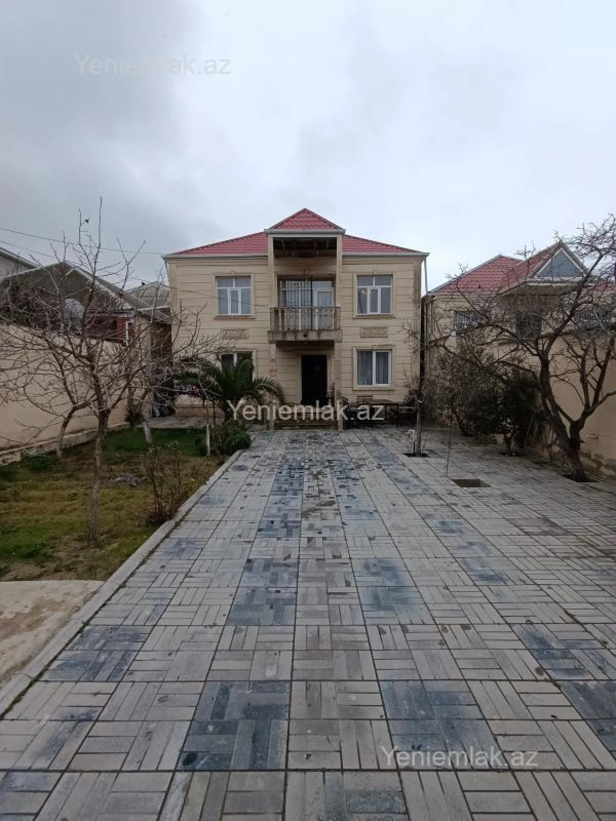Satılır 7 otaqlı həyət evi 240 m²