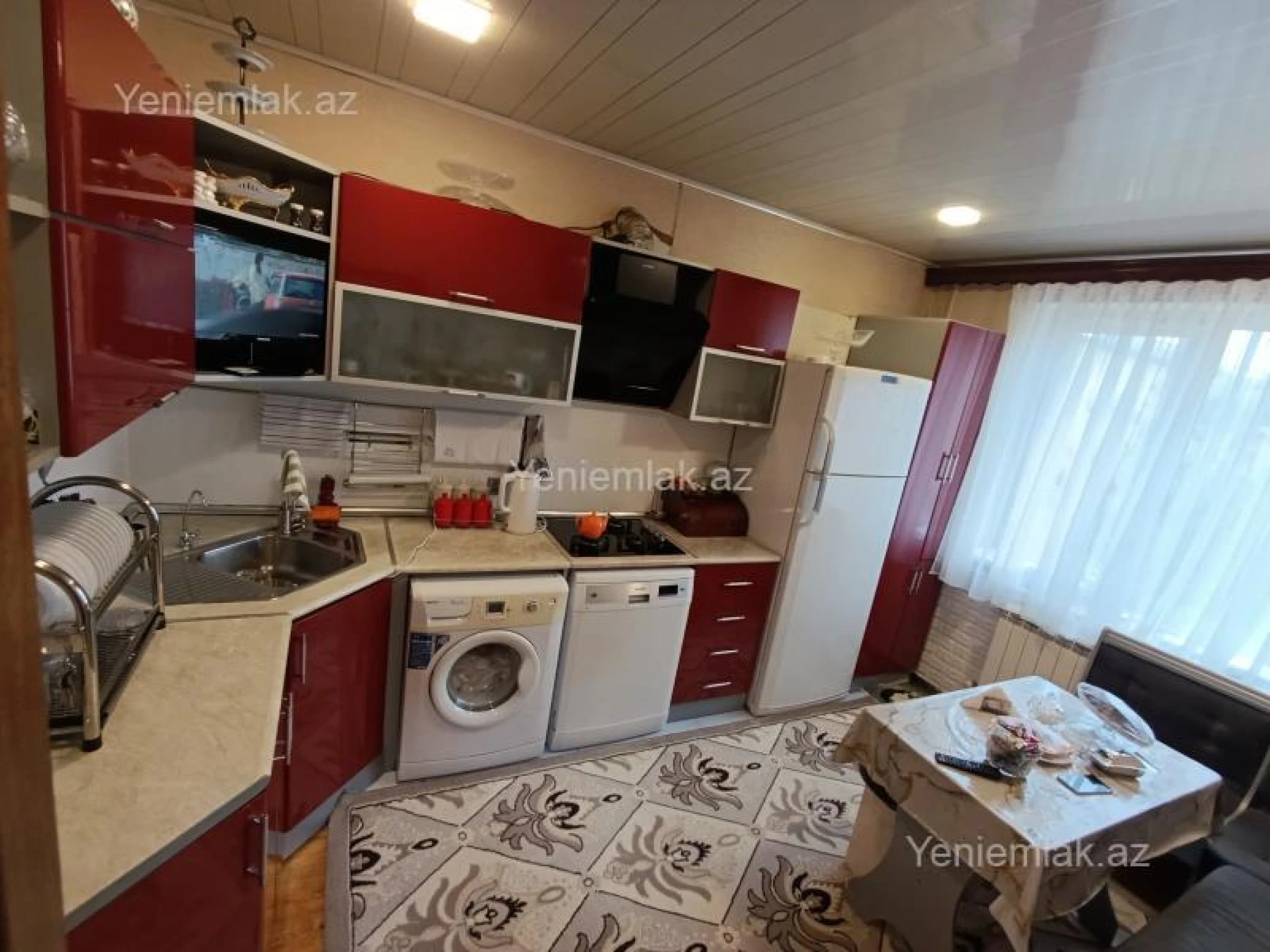 Satılır 7 otaqlı həyət evi 240 m²