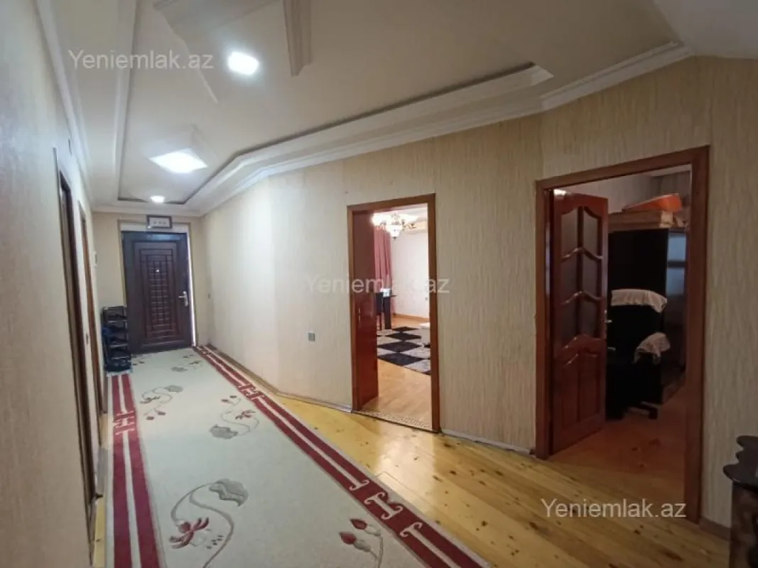 Satılır 7 otaqlı həyət evi 240 m²