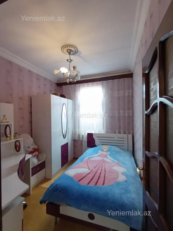 Satılır 7 otaqlı həyət evi 240 m²