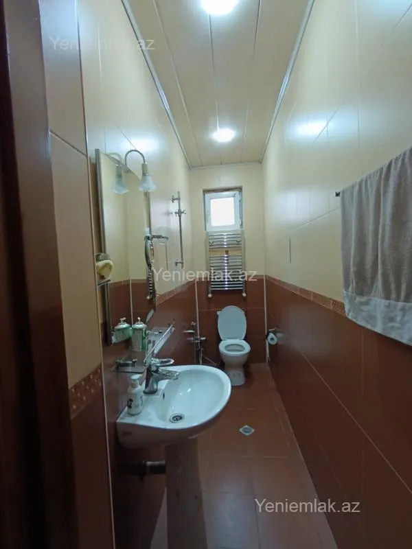 Satılır 7 otaqlı həyət evi 240 m²