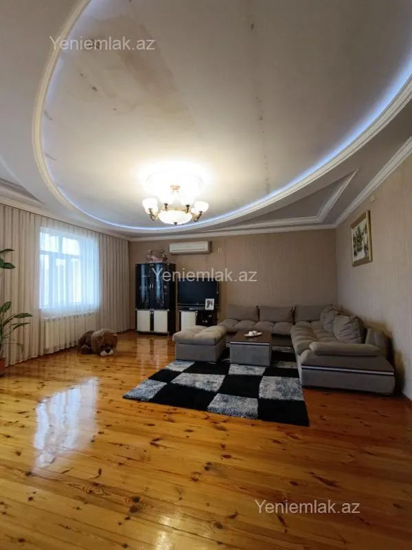 Satılır 7 otaqlı həyət evi 240 m²