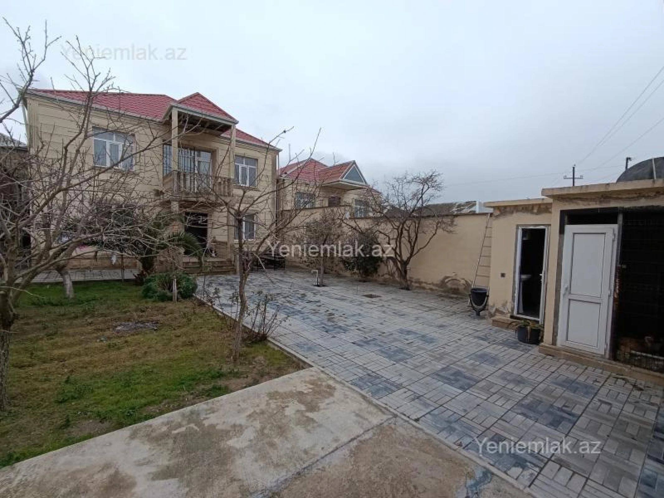 Satılır 7 otaqlı həyət evi 240 m²