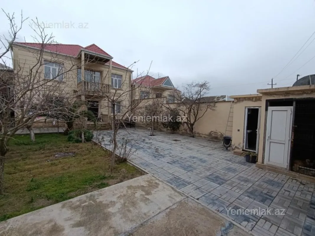 Satılır 7 otaqlı həyət evi 240 m²