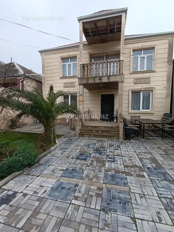 Satılır 7 otaqlı həyət evi 240 m²