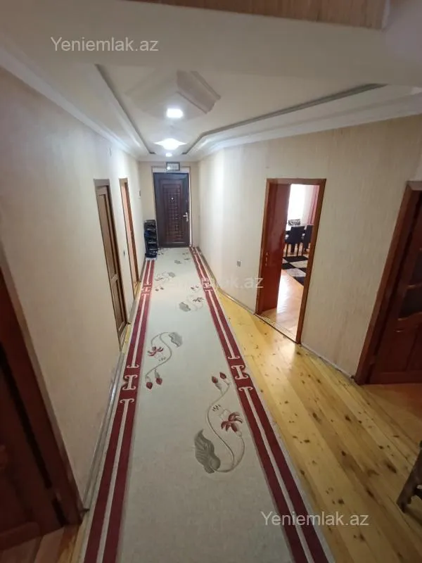 Satılır 7 otaqlı həyət evi 240 m²