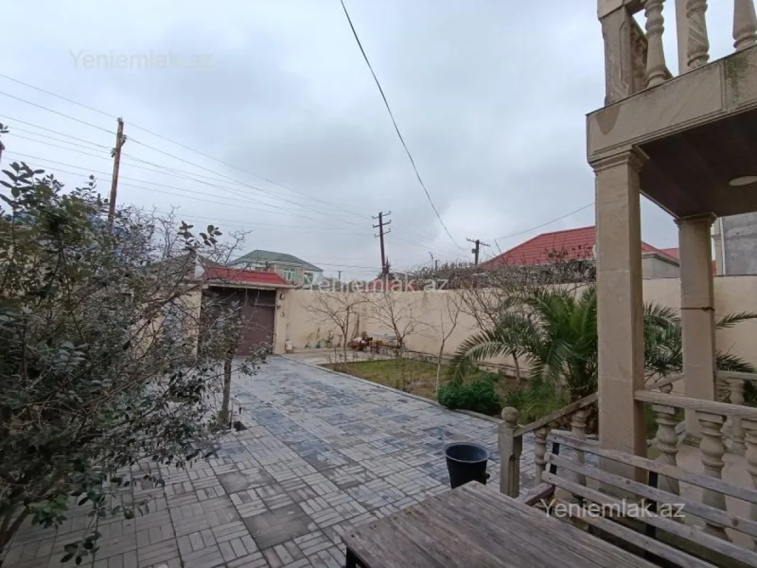 Satılır 7 otaqlı həyət evi 240 m²