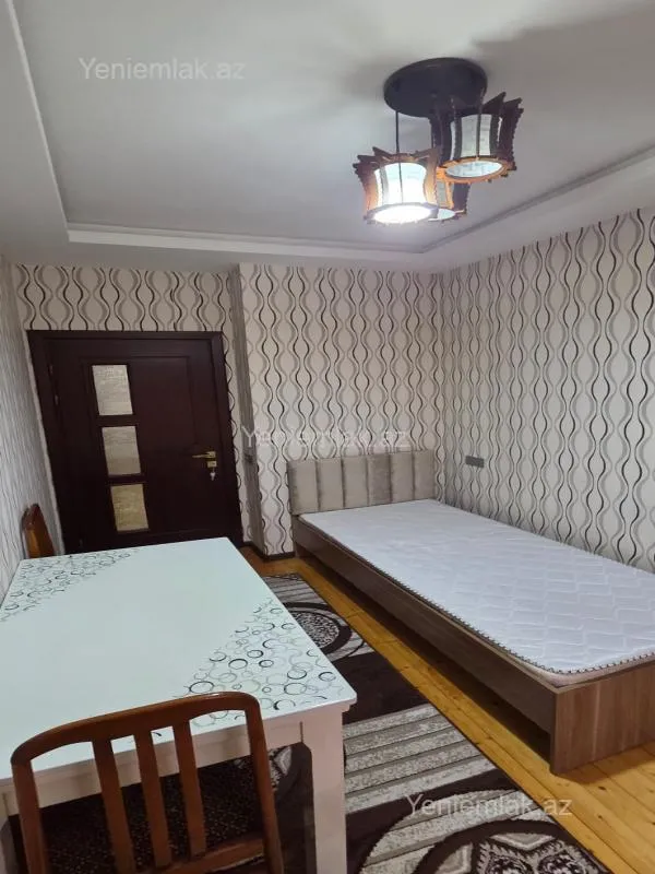 Satılır 2 otaqlı köhnə tikili 60 m²