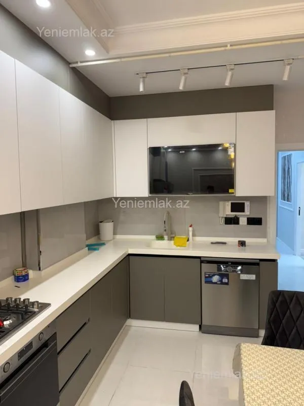 Satılır 3 otaqlı yeni tikili 105 m²
