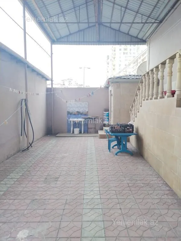 Satılır 5 otaqlı həyət evi 200 m²