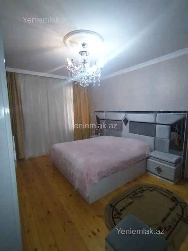 Satılır 5 otaqlı həyət evi 200 m²