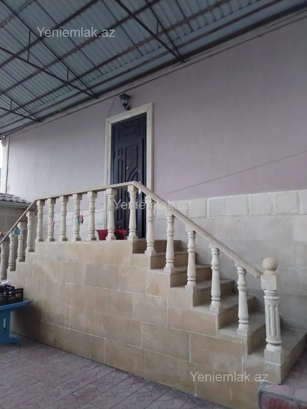 Satılır 5 otaqlı həyət evi 200 m²