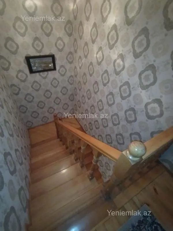 Satılır 5 otaqlı həyət evi 200 m²