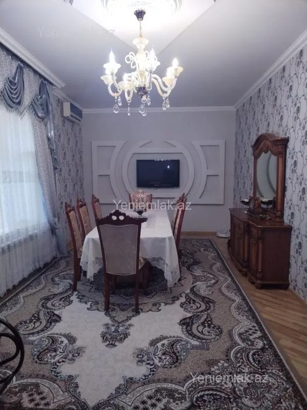Satılır 5 otaqlı həyət evi 200 m²