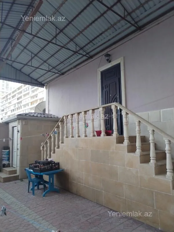 Satılır 5 otaqlı həyət evi 200 m²