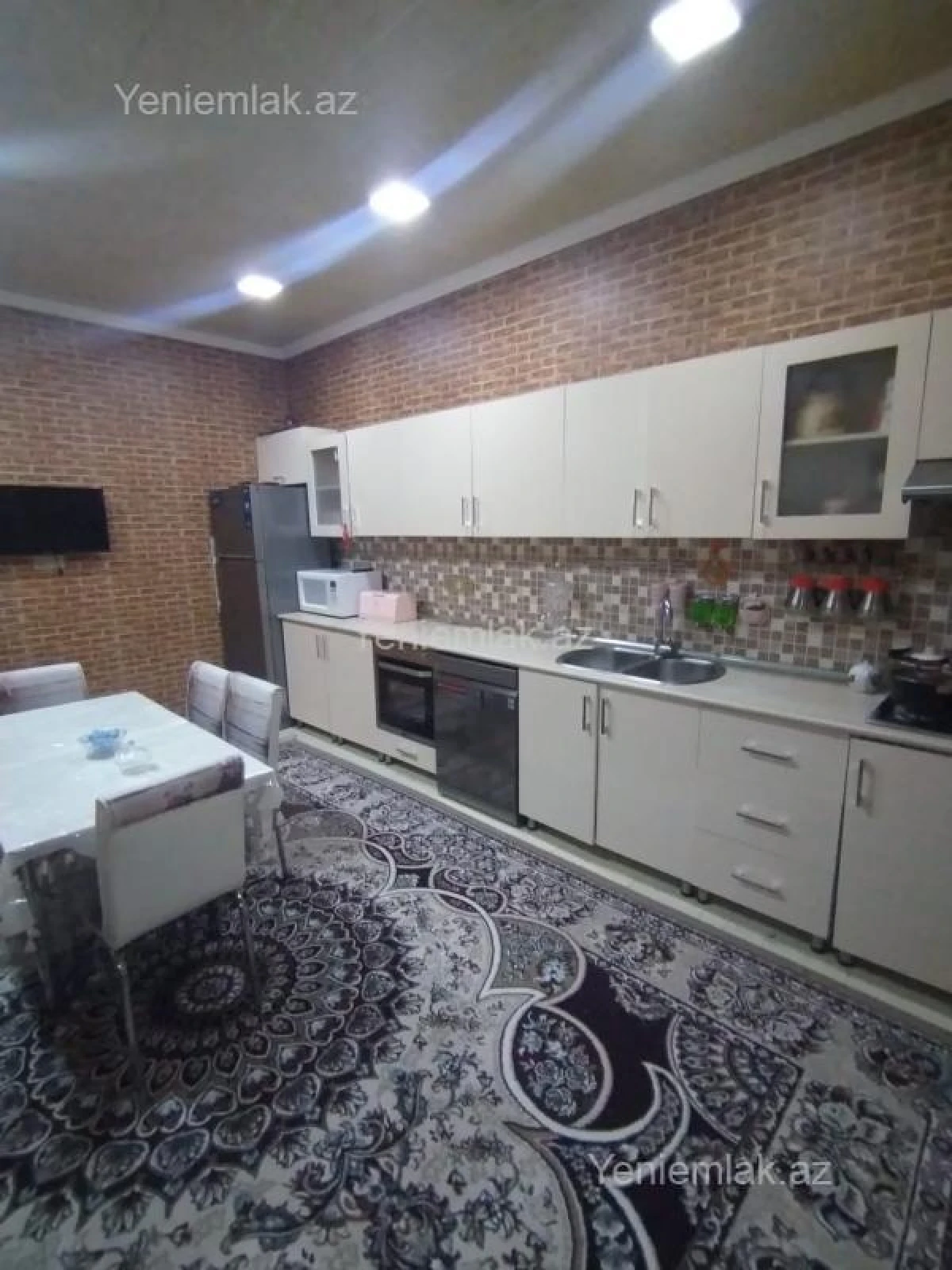 Satılır 5 otaqlı həyət evi 200 m²