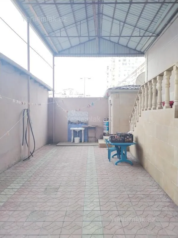 Satılır 5 otaqlı həyət evi 200 m²