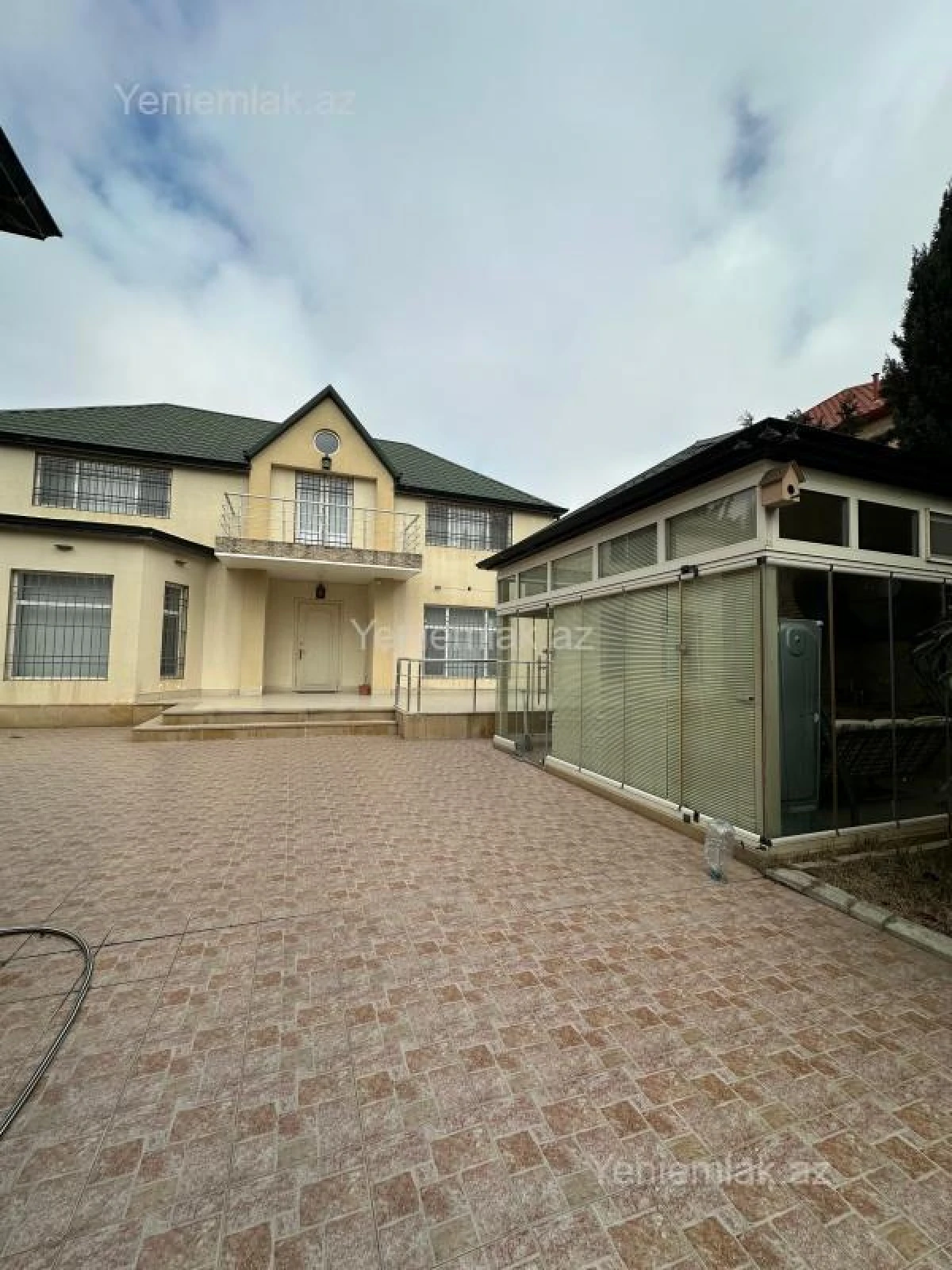 Satılır 4 otaqlı həyət evi 220 m²