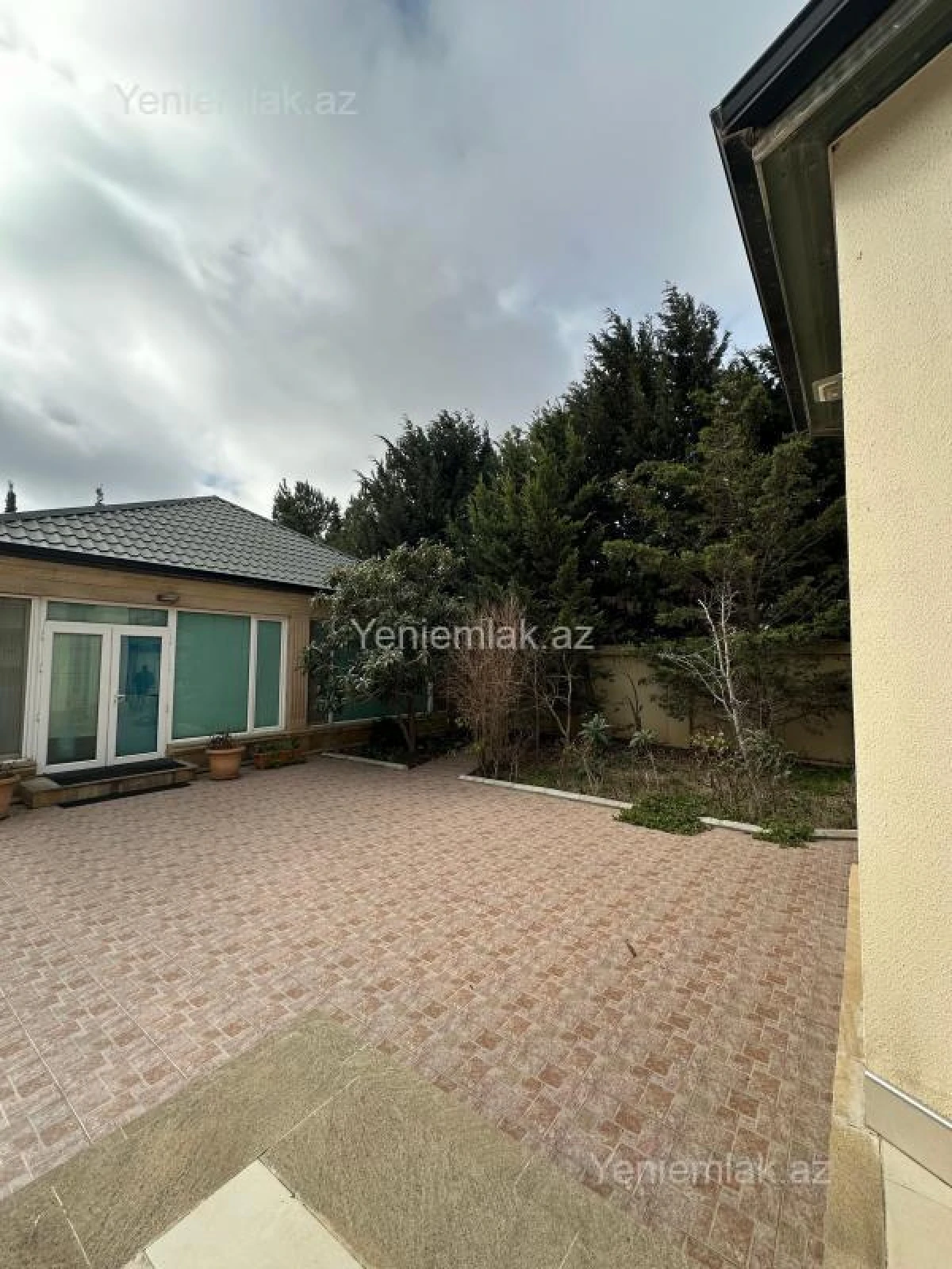 Satılır 4 otaqlı həyət evi 220 m²