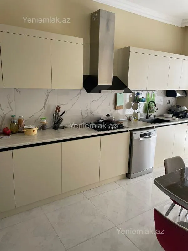 Satılır 3 otaqlı həyət evi 200 m²