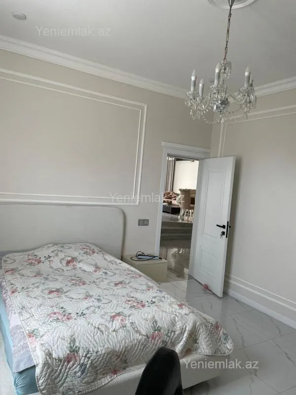 Satılır 3 otaqlı həyət evi 200 m²