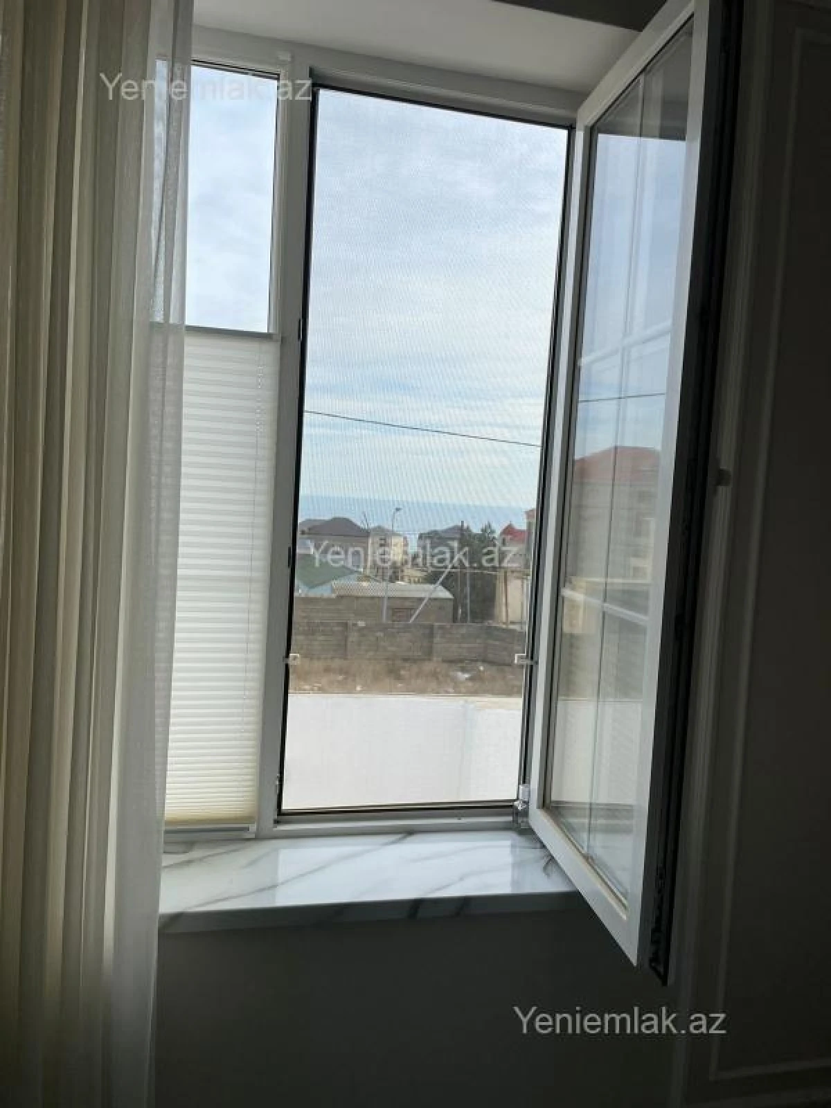 Satılır 3 otaqlı həyət evi 200 m²