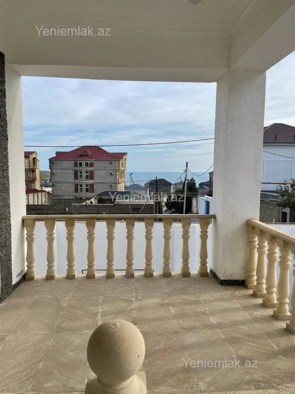 Satılır 3 otaqlı həyət evi 200 m²