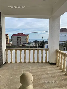 Satılır 3 otaqlı həyət evi 200 m²