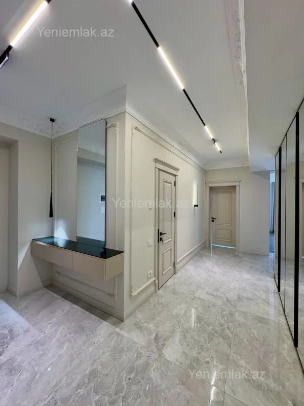 Satılır 3 otaqlı yeni tikili 127.5 m²