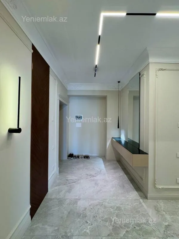Satılır 3 otaqlı yeni tikili 127.5 m²